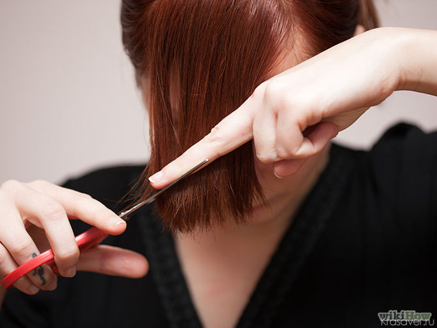 Jei plaukų ilgis neleidžia juos susieti į uodegą, tada tiesiog šukuokite jį atgal