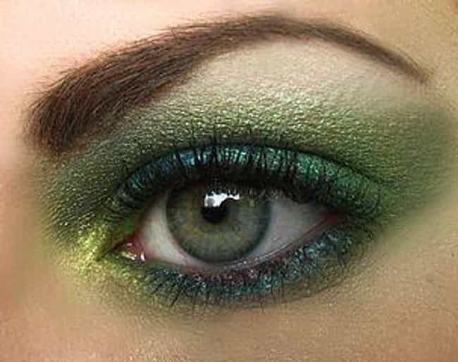 Если вы ищете другие отличные варианты теней для век для других цветов глаз, проверьте эти списки для лучших теней для век для   голубые глаза,   зеленые глаза   , а также   карие глаза