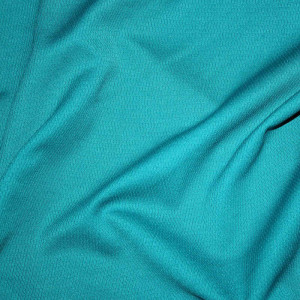 Полиэстер - синтетическое волокно, широко используемое в текстильной промышленности (его также называют синтетическим волокном из синтетических полимеров), которое часто используется в функциональной спортивной одежде