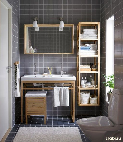 Є кілька способів, як заощадити місце в маленькій ванній і грамотно розташувати сантехніку в довгій і вузькій кімнаті