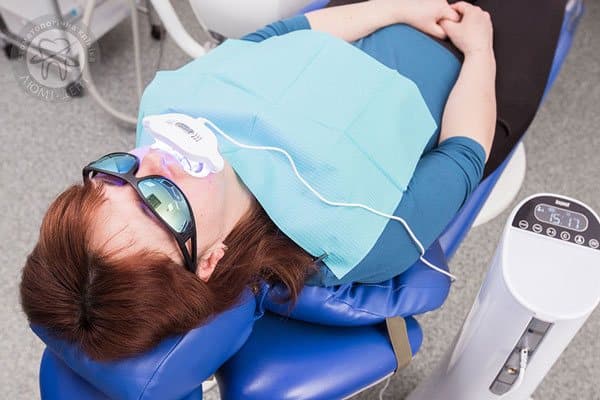 7 Гигиенист дает конкретные рекомендации по уходу за полостью рта после проведения процедуры, чтобы Вы могли как можно дольше наслаждаться белизной Ваших зубов