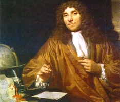 Антоній ван Левенгук - основоположник наукової мікроскопії зробив одночасно два видатних відкриття